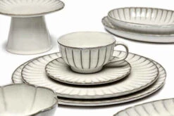 Serax INKU By Sergio Herman Hoog Bord S ø 19 Cm H 4 Cm Aardewerk Wit 7 Serax INKU By Sergio Herman Hoog Bord S ø 19 Cm H 4 Cm Aardewerk Wit -Serax productdetail shopthelook inkutableware wit 2