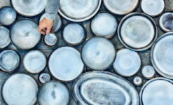 Serax Pure Bord Met Hoge Rand S ø 20 Cm Keramiek Blue Glazed 9 Serax Pure Bord Met Hoge Rand S ø 20 Cm Keramiek Blue Glazed -Serax pure 2020 1 990x600